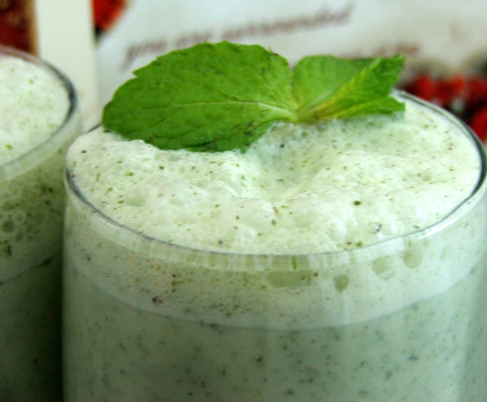 Mango lassi yoghurt drink